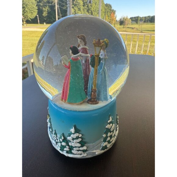 Disney Princesses Enesco Musical Water Snow Globe We Wish You a Merry Christmas - Picture 2 of 6